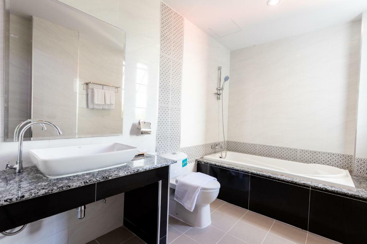 O2 Hotel Lop Buri מראה חיצוני תמונה